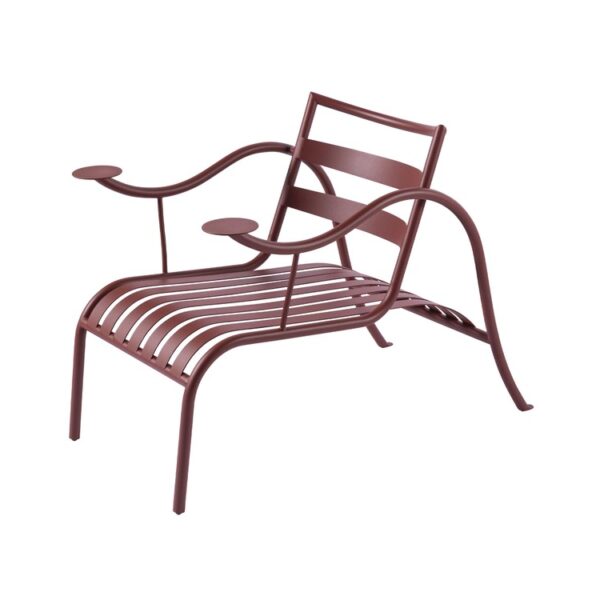 A sculptural designer chair combining comfort and minimalism, known as the Thinking Man’s Chair.