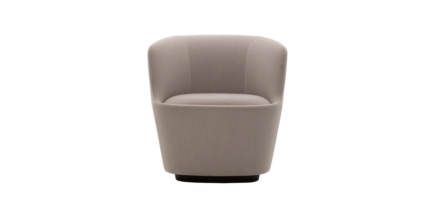 Sculptural Orla couch with continuous curves and understated style, part of Cappellini’s modern furniture line.