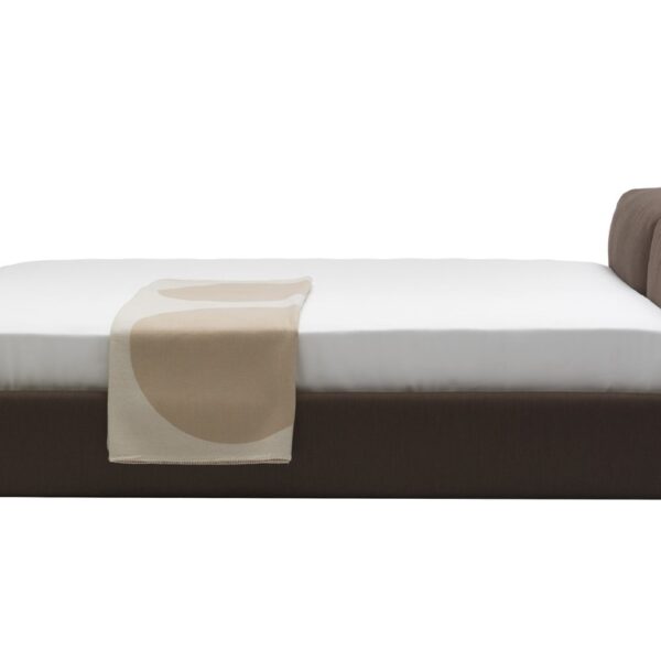 "Sculptural bed with removable cover in various fabrics and leathers, designed by Jasper Morrison – Superoblong by Cappellini."