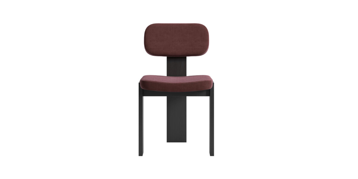 "Angled top view highlighting the expansive cushioned seat and three-legged oak architecture of Selettiva Cantù."