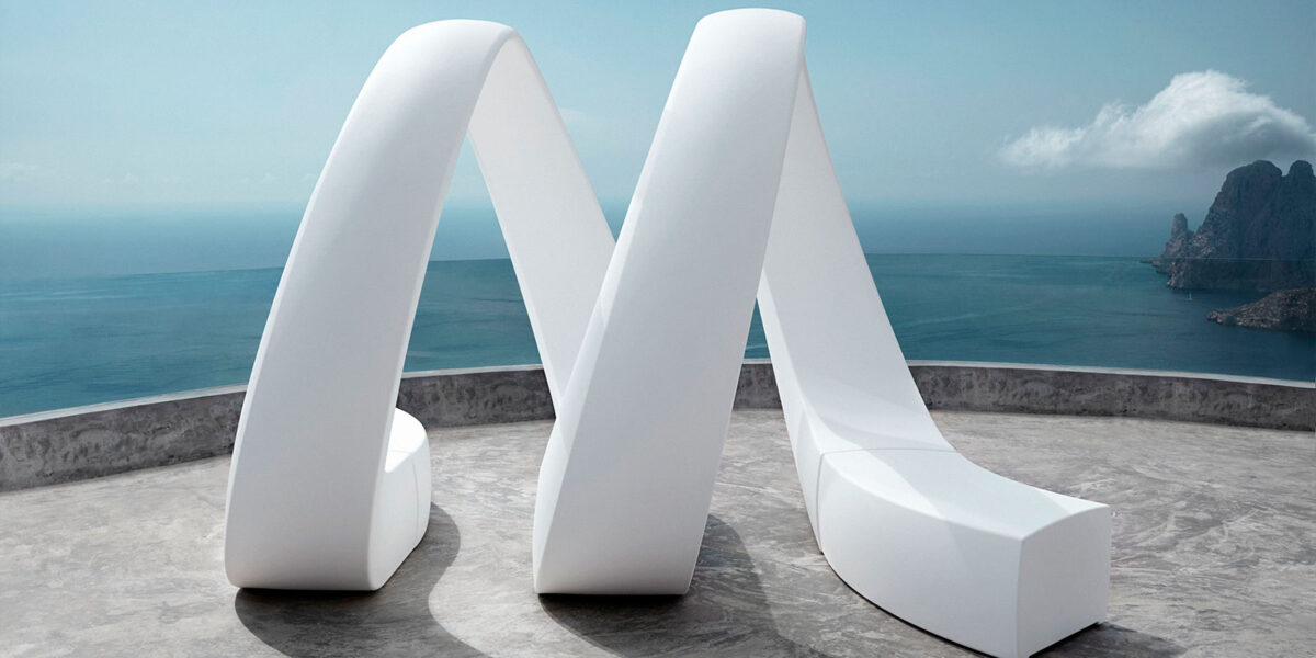 AND by Vondom, a sophisticated addition to Royal Oak, Michigan outdoor areas.