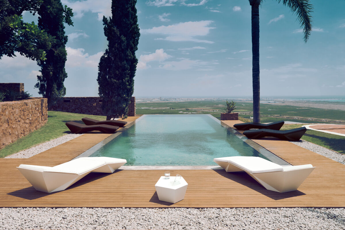 High-end Faz Sun Chaise Longue by Ramón Esteve for Vondom, modern Spanish outdoor furniture for Troy, Michigan.