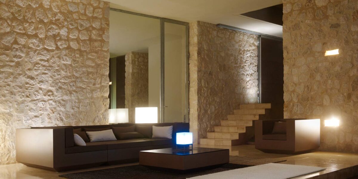 White illuminated VELA floor lamp by Vondom in outdoor setting