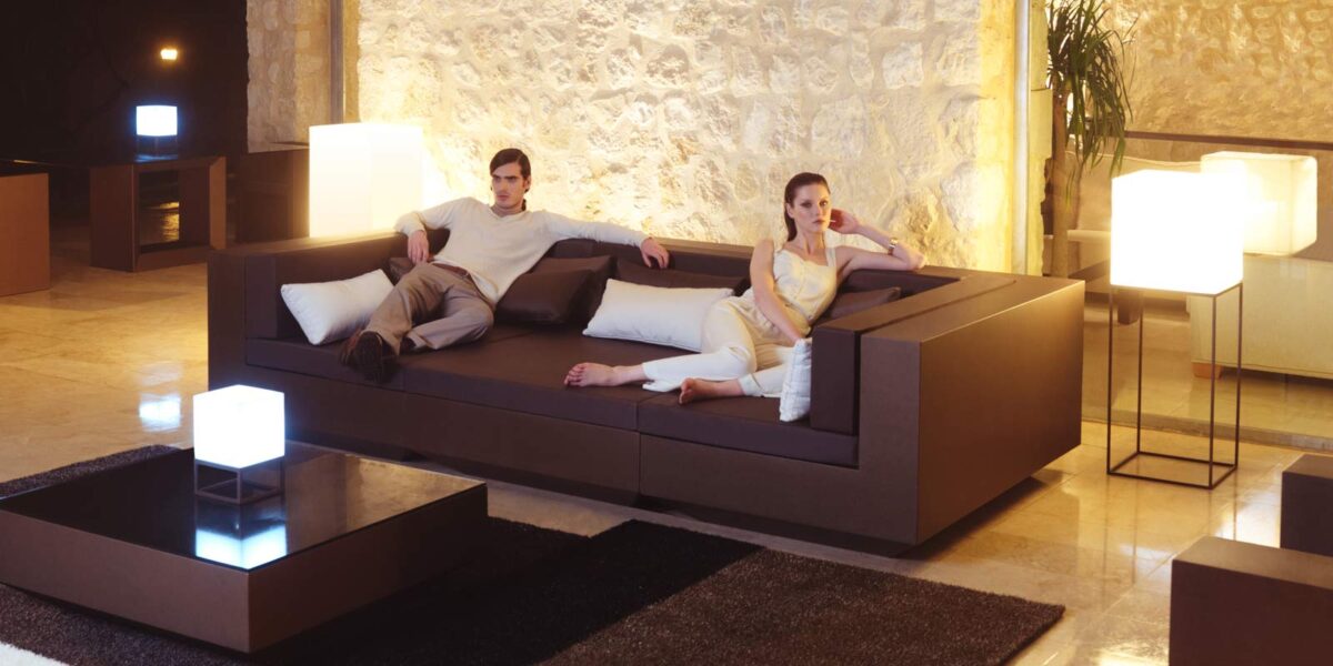 Contemporary high-end VELA lamp for patio and garden
