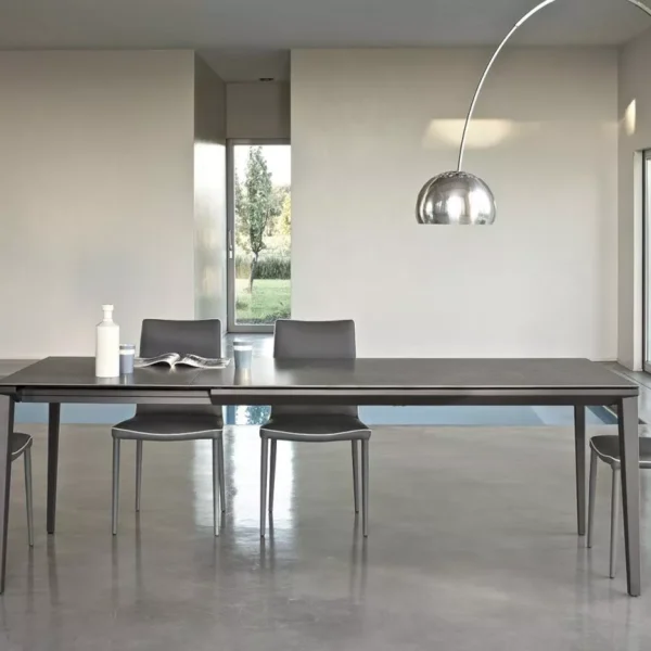 Echo by Bontempi – extendable dining table with slender aluminium-and-steel frame and glossy extrawhite glass top.