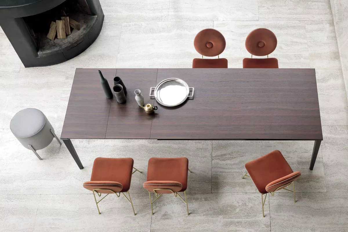 Echo In by Bontempi – rectangular dining table with matte anthracite metal legs and walnut veneer top in extended state.