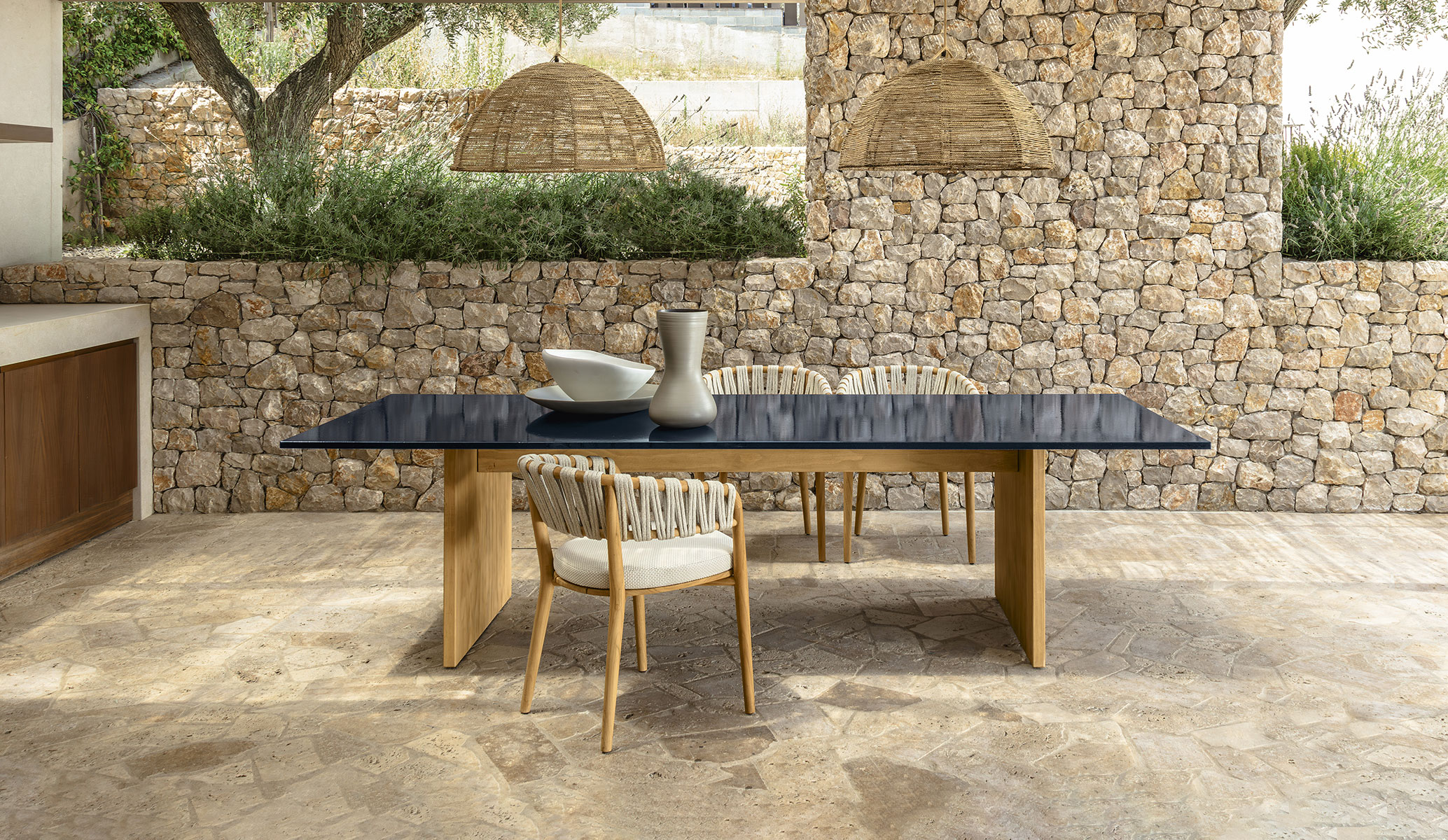 Venice Dining Table 280×110 by Talenti – expansive rectangular outdoor table with sculptural base and refined design