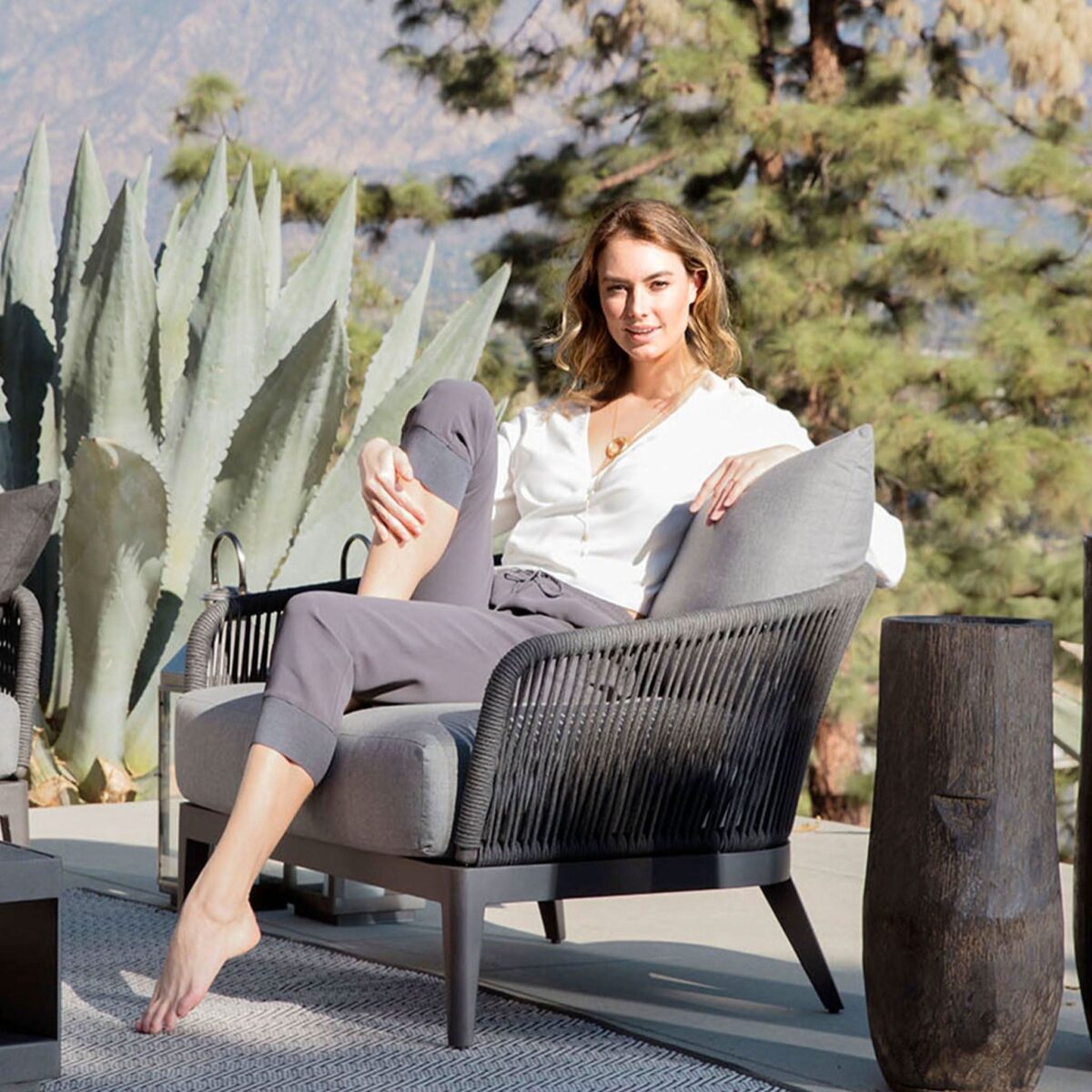 “Modern lounge chair by Harbour – Hamilton model with stylish lines and comfort focus”