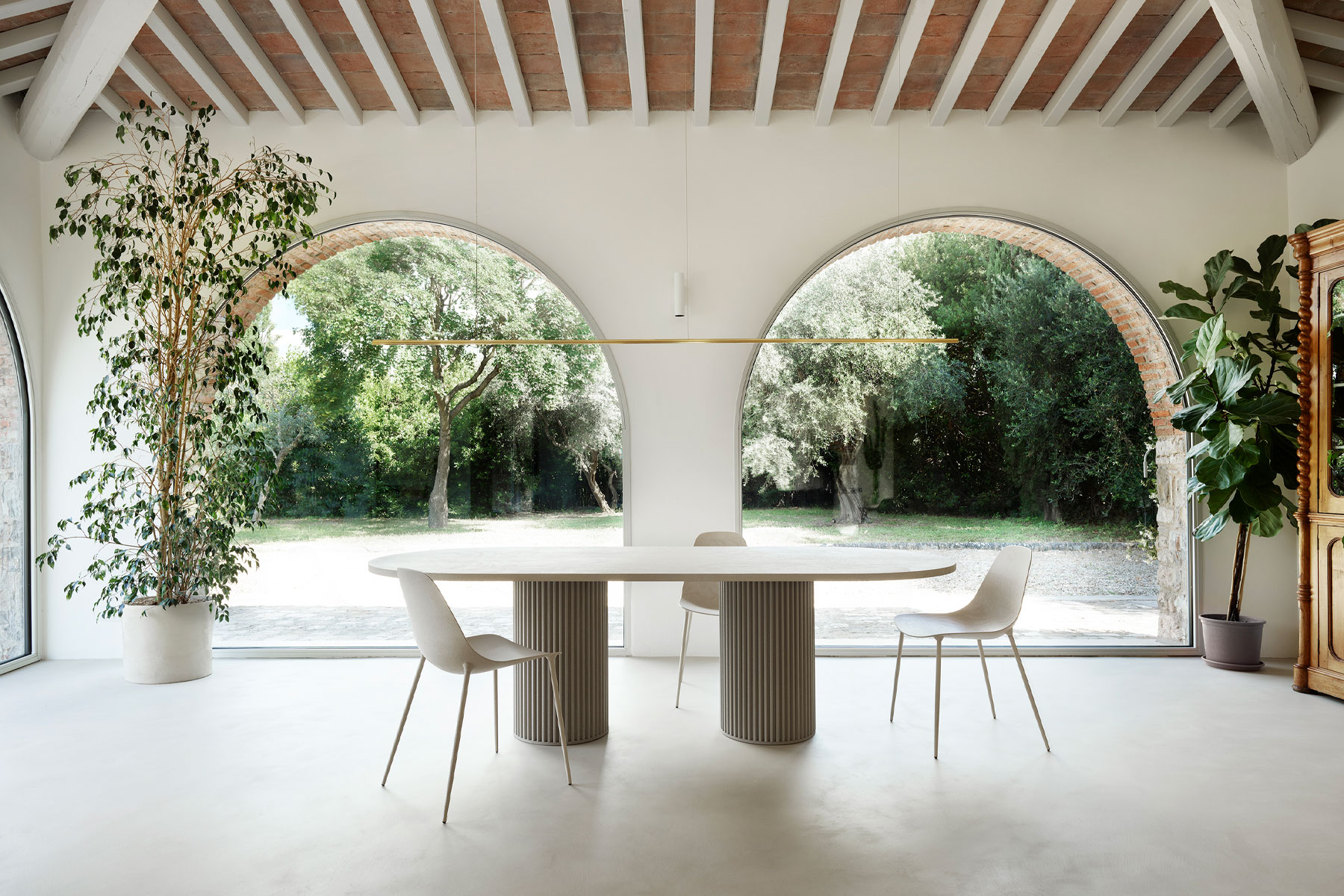 Luxury contemporary Hercle table by Lapo Ciatti for Opinion Ciatti, high-end Italian design for Troy, Michigan.