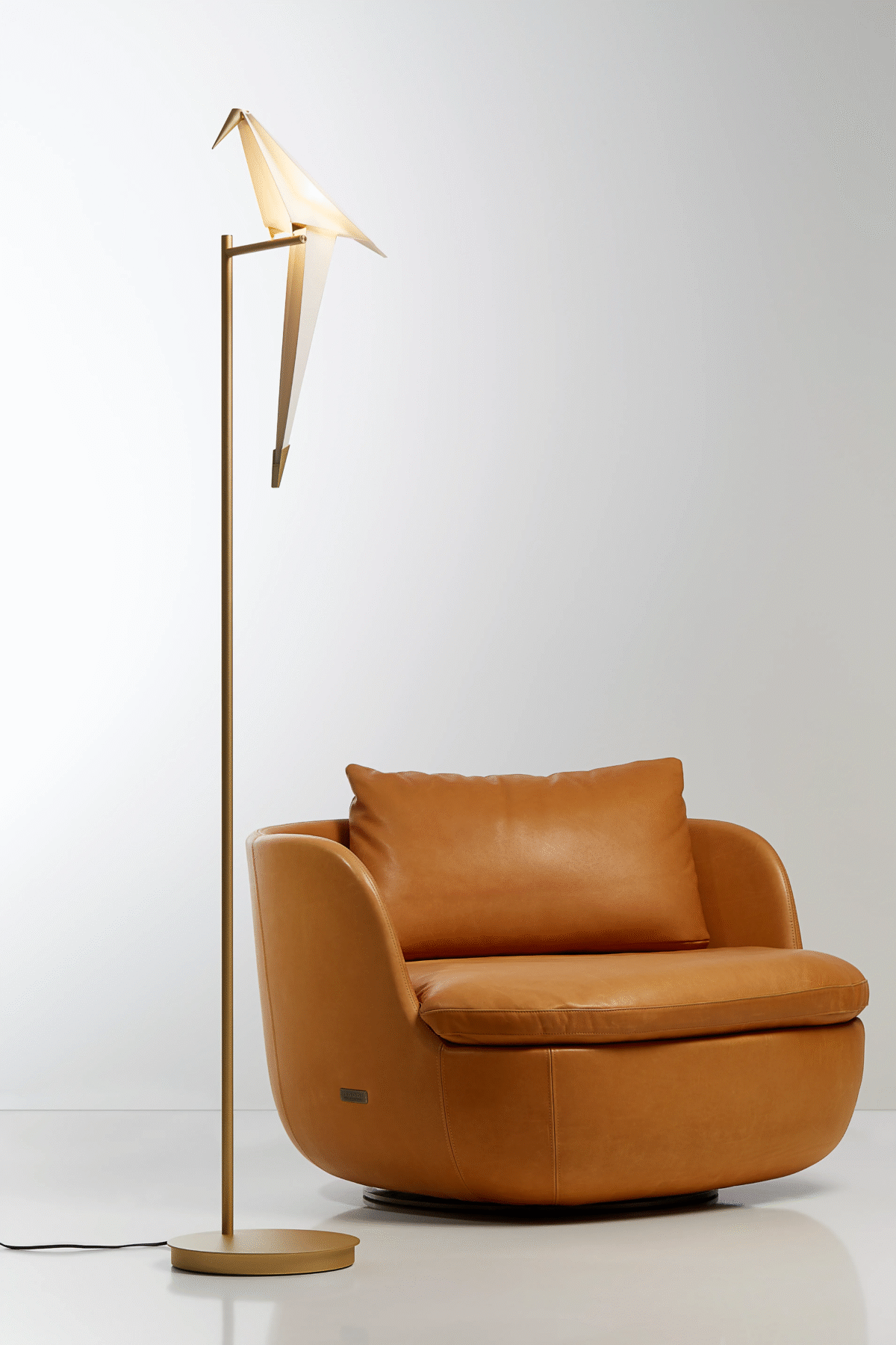 High-end Perch Light Floor lamp by Moooi, a modern luxury lighting fixture for Birmingham, Michigan.