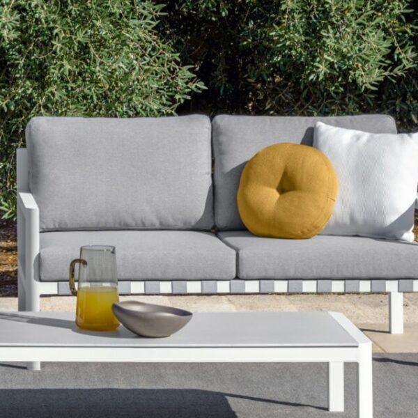 Modern Nunù living armchair with rounded silhouette by Talentispa