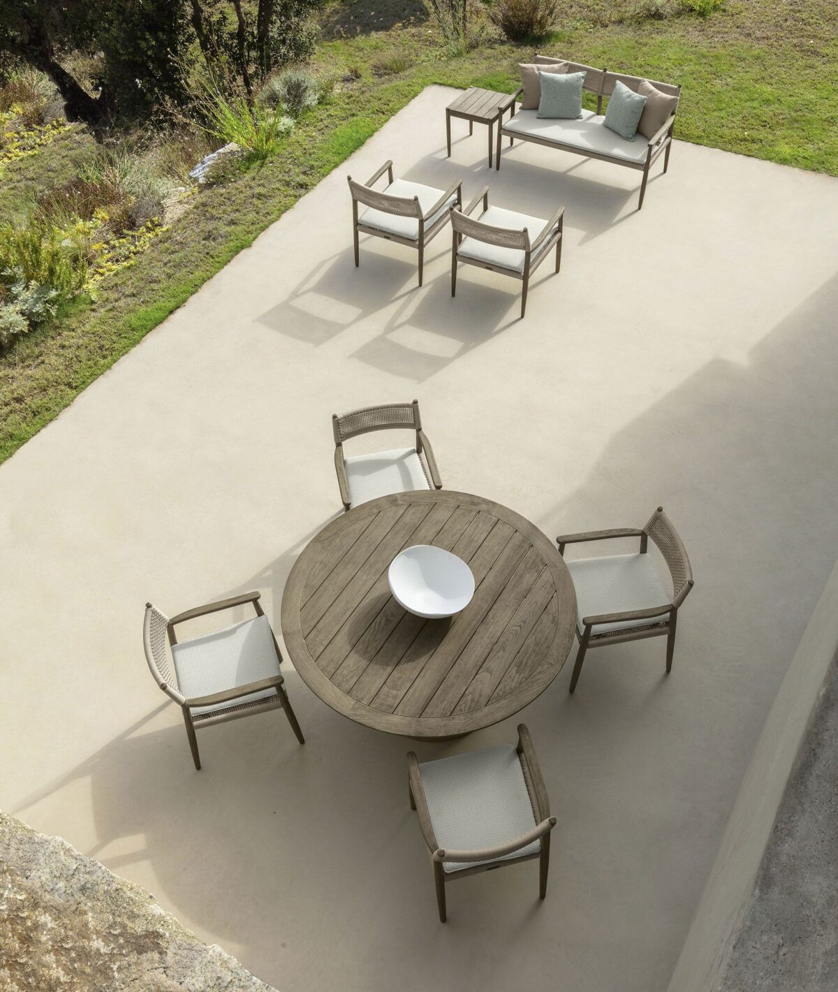 Modern Dolcevita Dining Table D140 by Talenti – ideal centerpiece for upscale residential and hospitality outdoor dining