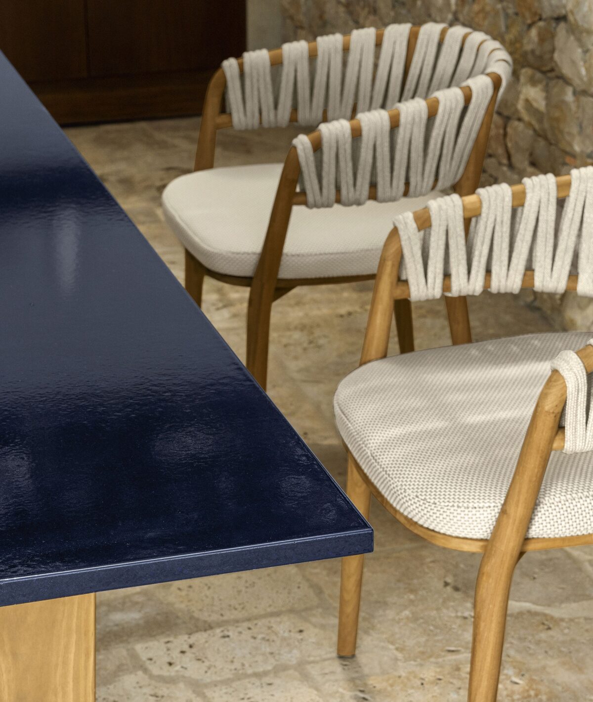 Outdoor Venice Table 280×110 by Talenti combining minimalist elegance with weather-resistant performance