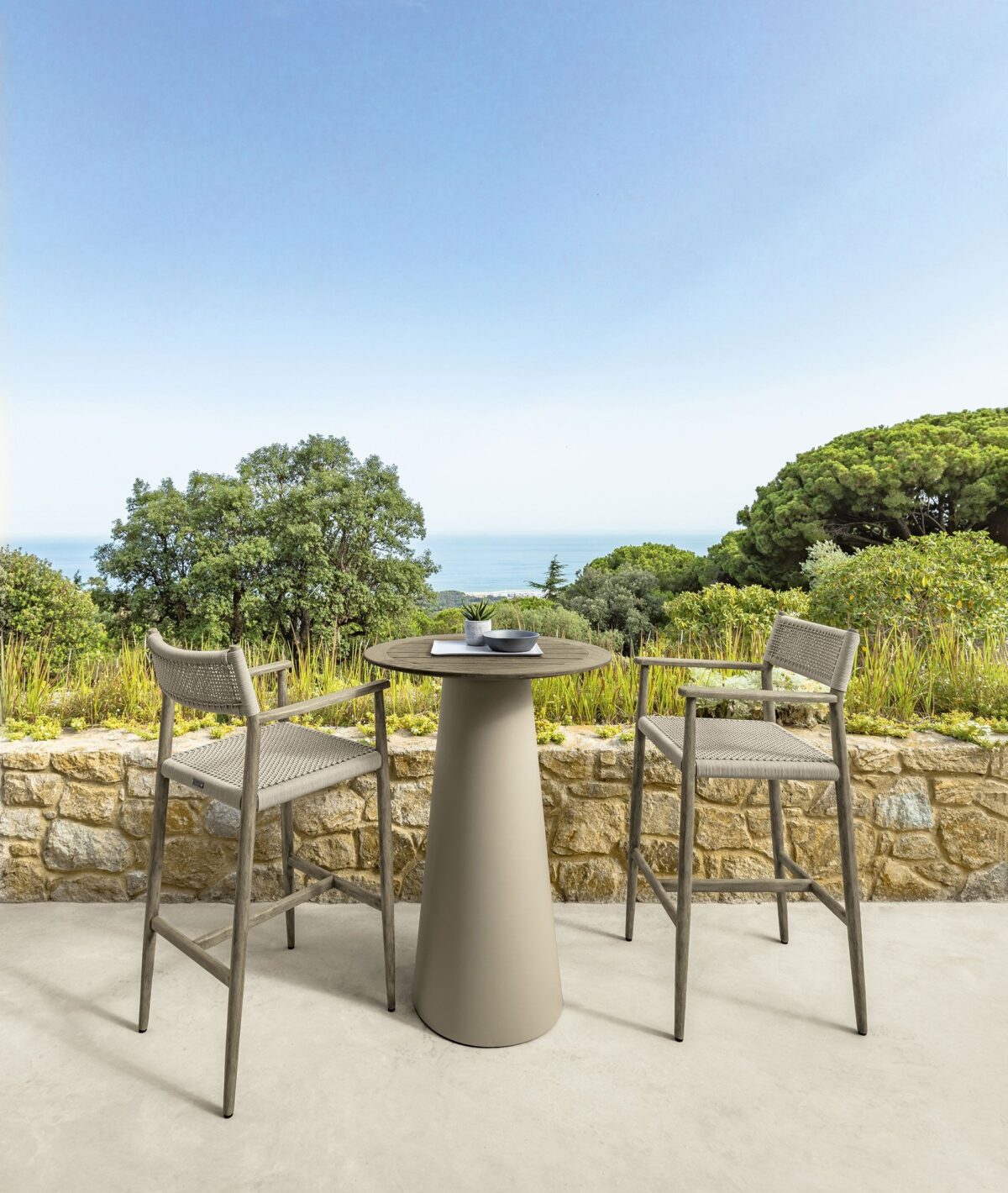 Talenti Dolcevita Dining Table D140 with smooth round top and robust construction for Troy, Michigan terraces