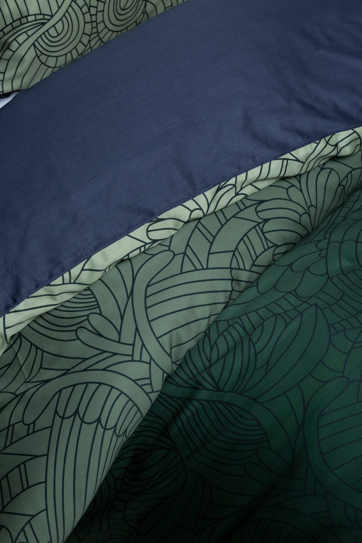 High-end Dodo Pavone Duvet Cover by Moooi, modern Dutch design luxury bedding for Troy, Michigan.