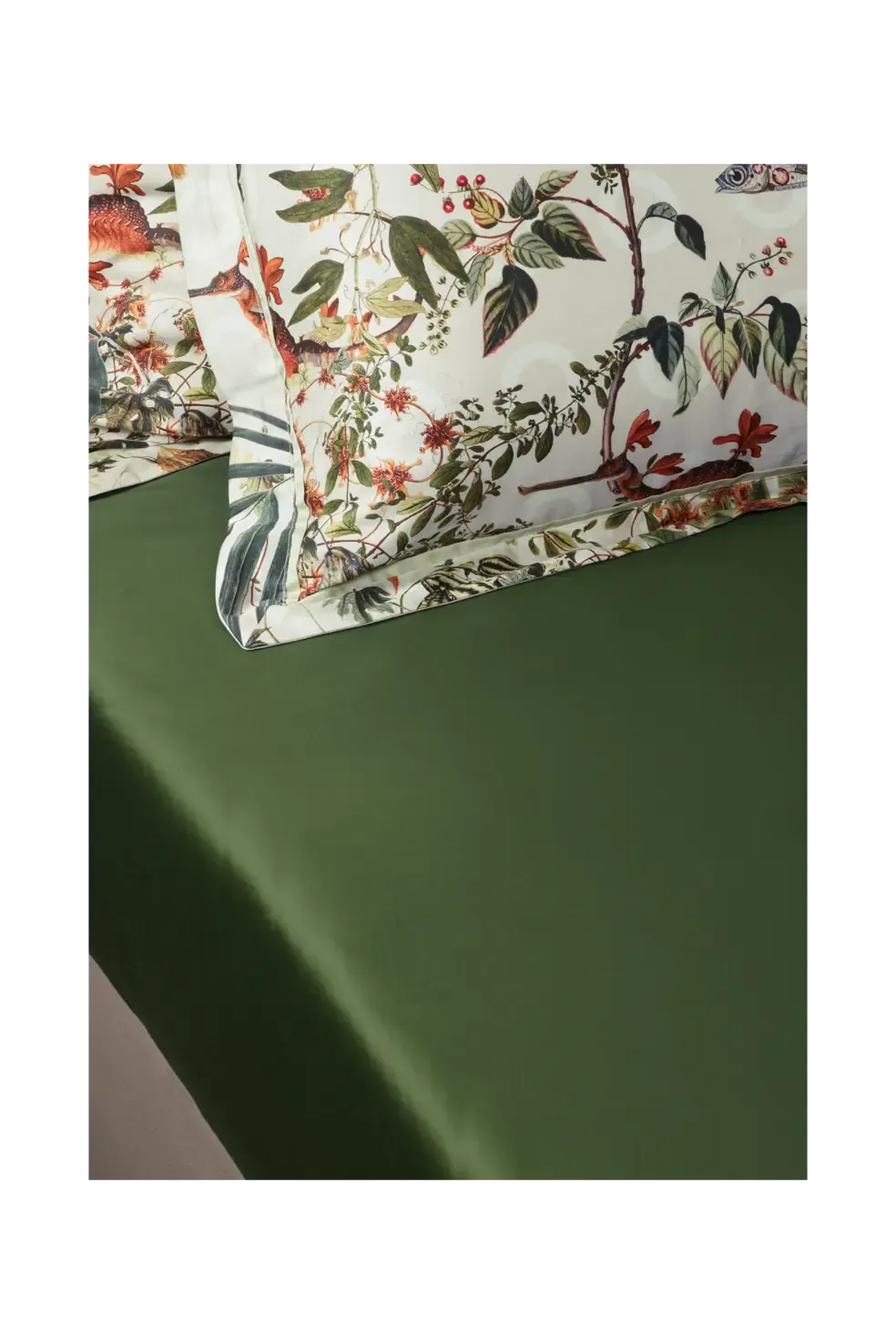 Luxury contemporary Menagerie of Extinct Animals Fitted Sheet by Moooi, high-end Dutch design luxury bedding for Birmingham, Michigan.