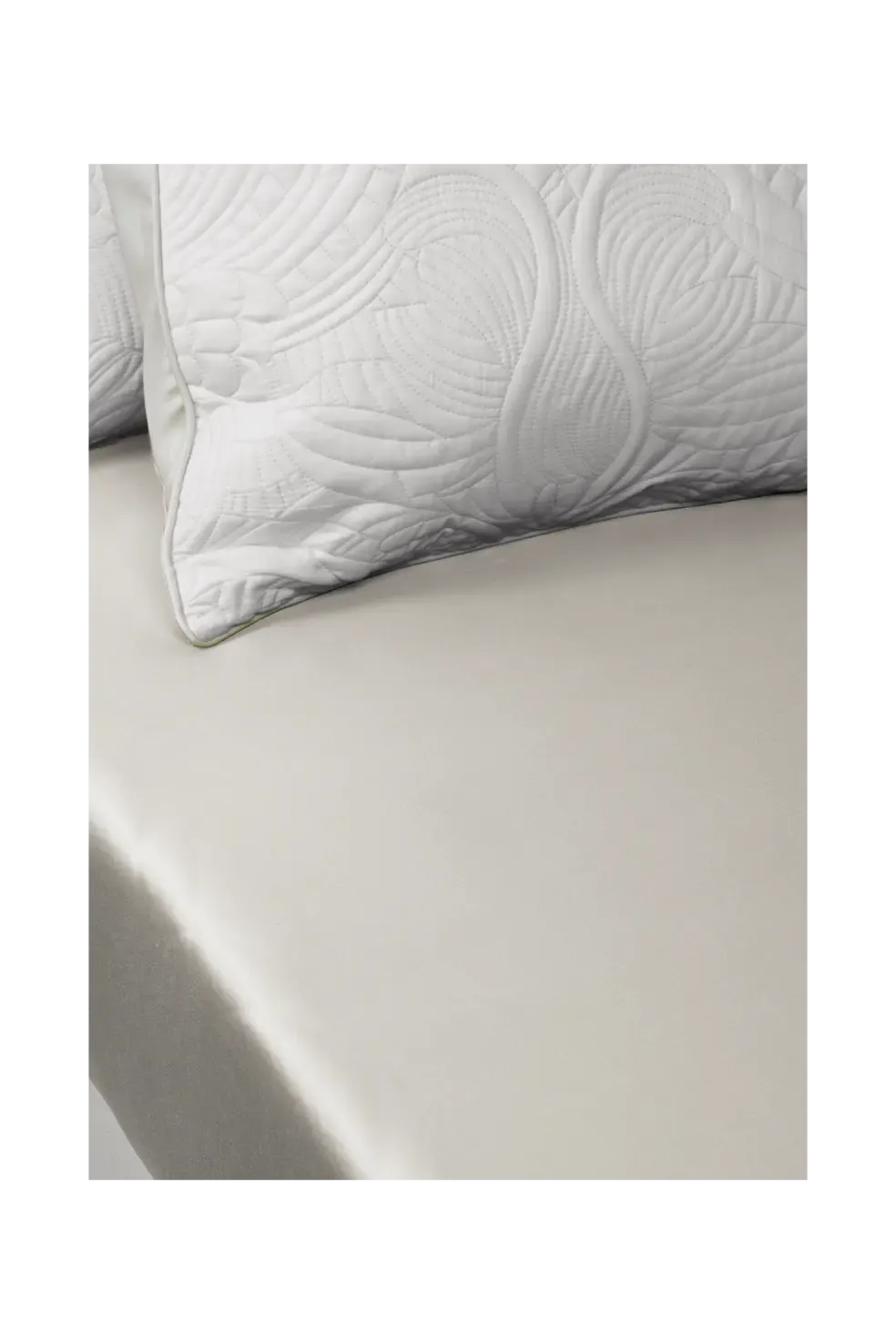 Luxury contemporary Embroidered Dodo Pavone Fitted Sheet by Moooi, high-end Dutch design luxury bedding for Birmingham, Michigan.