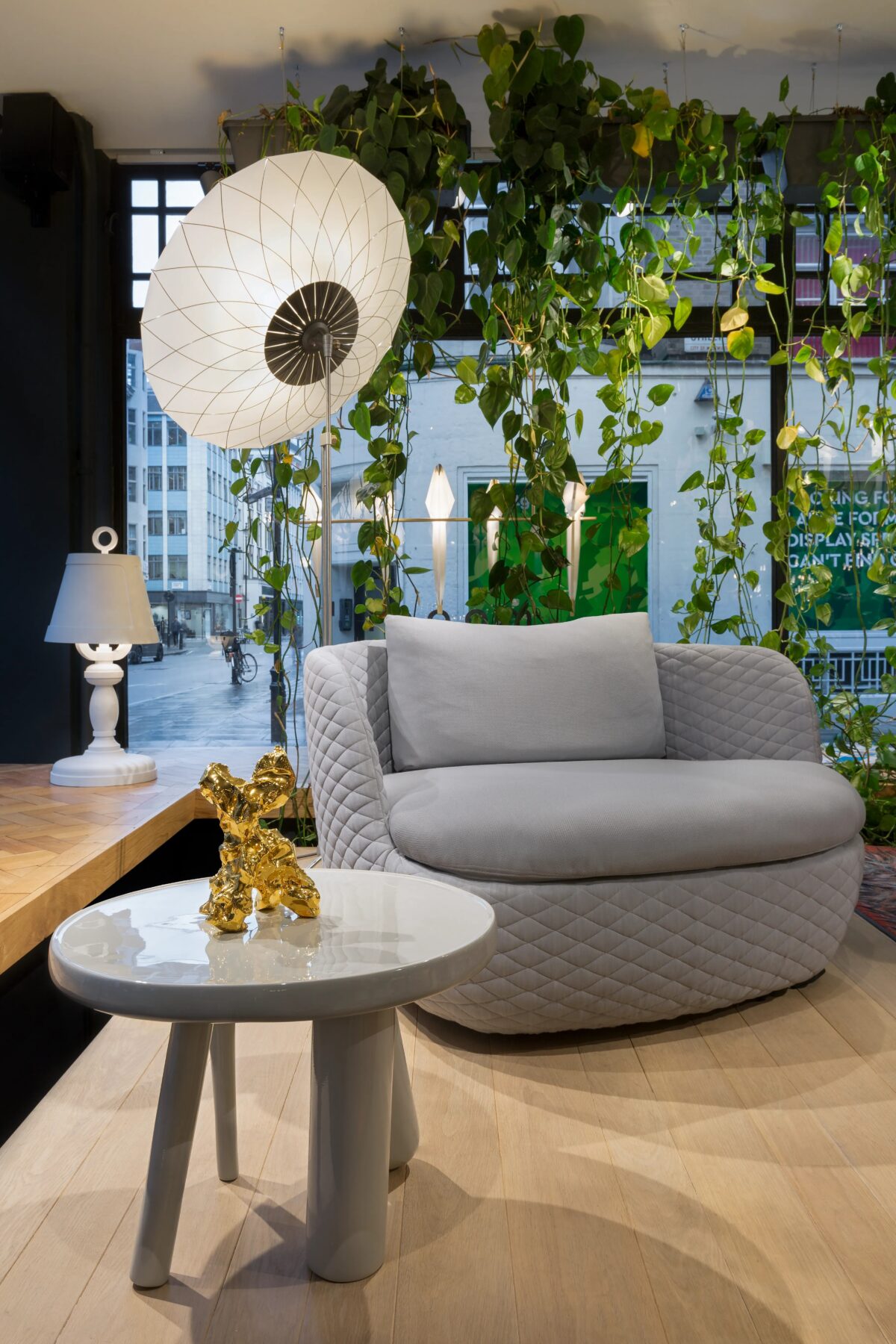 Eye-catching Filigree Floor Lamp by Moooi for luxurious spaces in Troy.