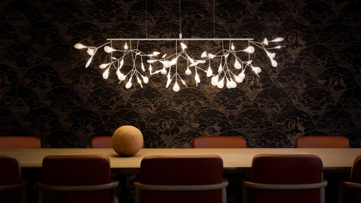 Elegant Heracleum III Linear light by Moooi in Royal Oak, Michigan