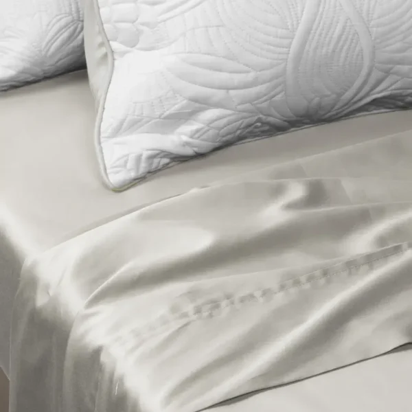 Embroidered Dodo Pavone flat sheet by Moooi on bed