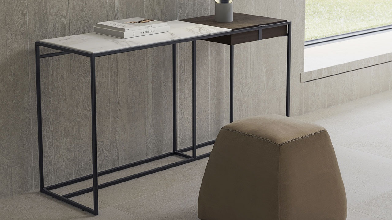 High-end Fil Rouge Desk by Mauro Lipparini for Natuzzi Italia, modern Italian home office furniture for Troy, Michigan.