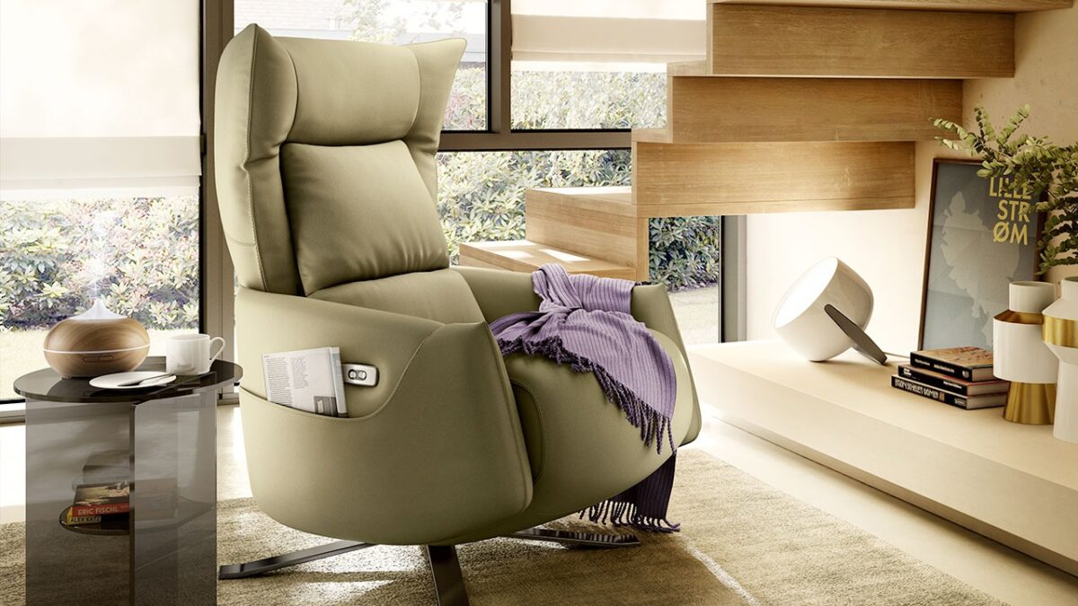 Feel the pulse of relaxation with Natuzzi's advanced comfort features. Italian craftsmanship for a truly well-being oriented Troy, MI home.
