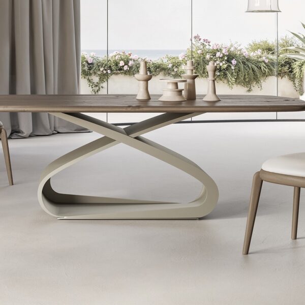 Luxury contemporary Nodo chair by Mauro Lipparini for Natuzzi Italia, high-end Italian design for Birmingham, Michigan.