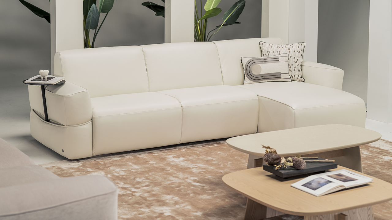 Luxury contemporary Easy sectional by Natuzzi, perfect for a sophisticated living space in Troy, Michigan.