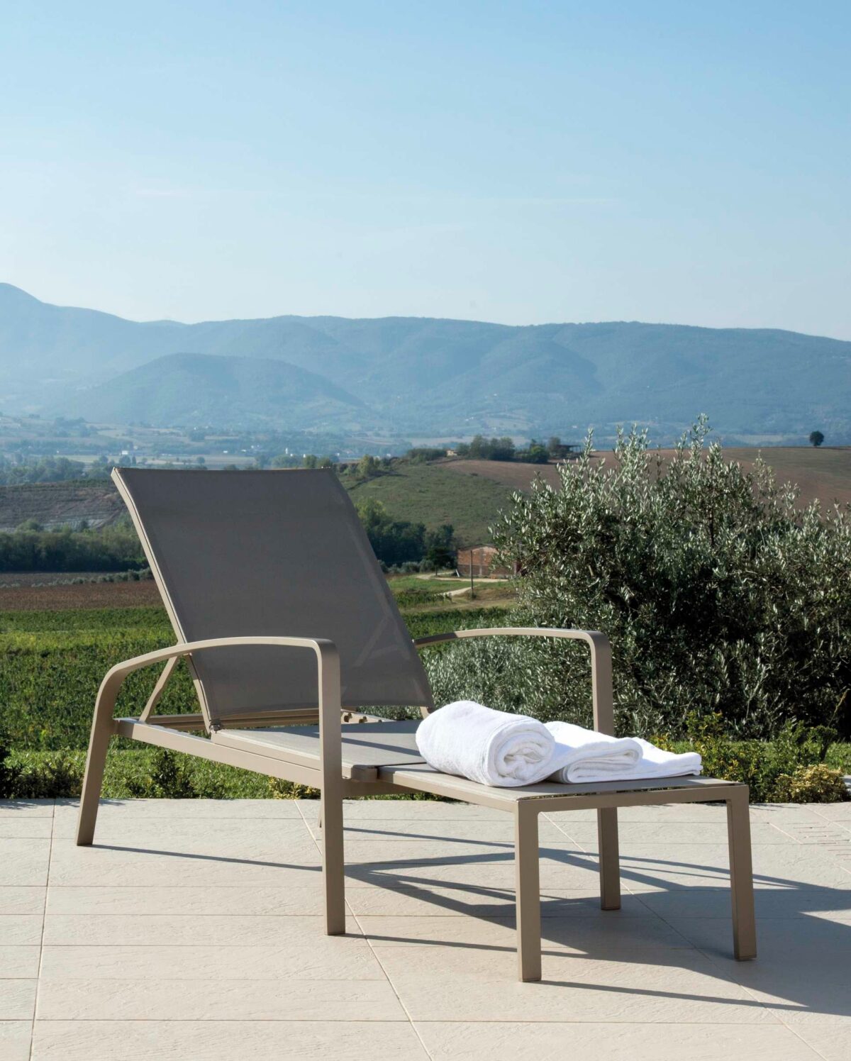 High-end Italian pouf from Talenti’s Lady collection, perfect for relaxed garden seating in Birmingham, Michigan