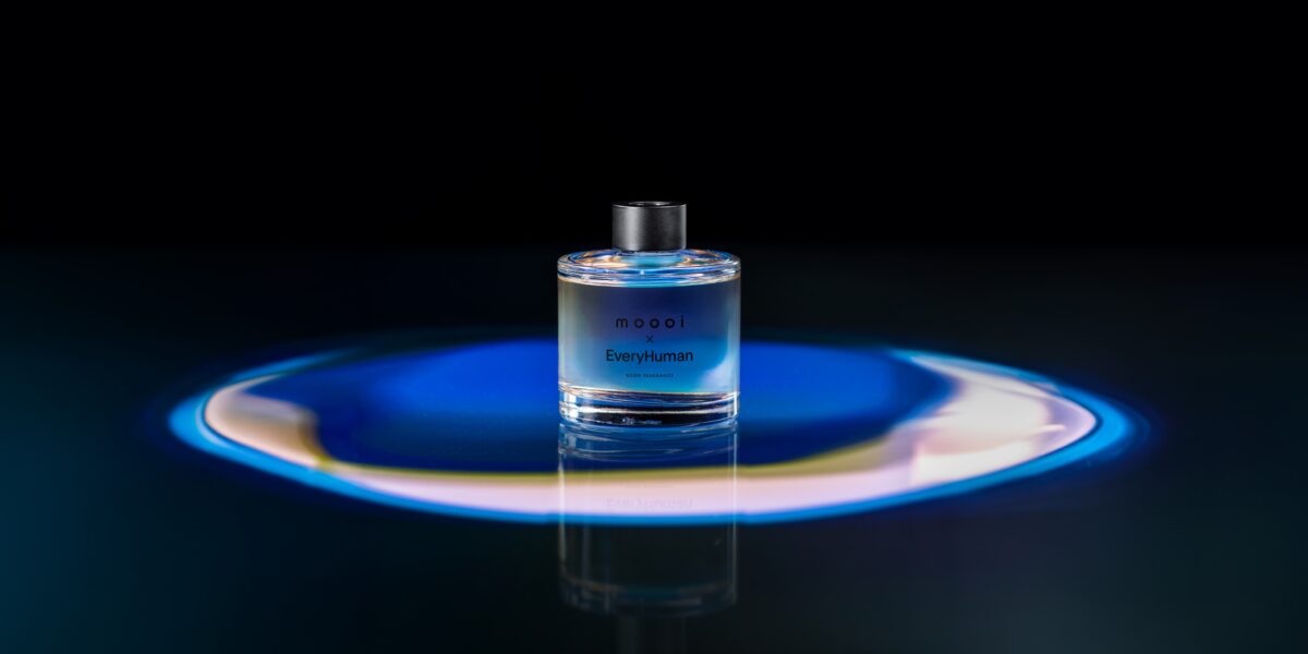 Customizable room fragrance by Moooi x EveryHuman, featuring a mood-based AI scent creation process.