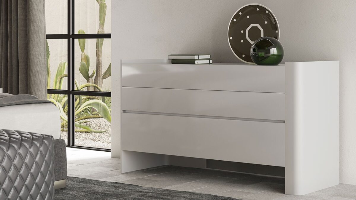 High-end Fenice Table by Mauro Lipparini for Natuzzi Italia, modern Italian dining furniture for Troy, Michigan.