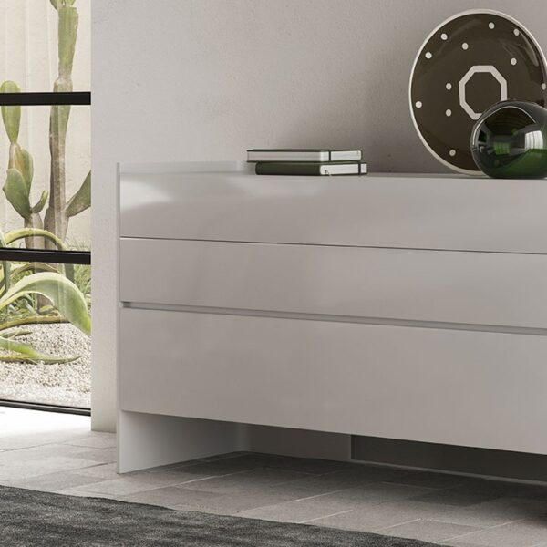 High-end Fenice Table by Mauro Lipparini for Natuzzi Italia, modern Italian dining furniture for Troy, Michigan.