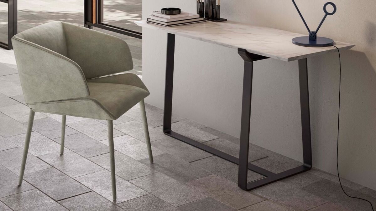 Modern Rose Armchair by Manzoni and Tapinassi for Natuzzi Italia, high-end Italian design for Royal Oak, Michigan.