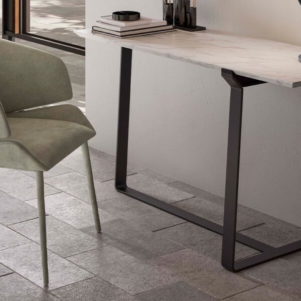 Modern Rose Armchair by Manzoni and Tapinassi for Natuzzi Italia, high-end Italian design for Royal Oak, Michigan.