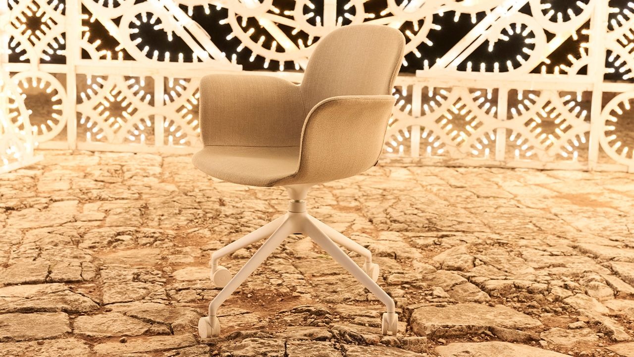 Luxury contemporary Nana sofa by Mauro Lipparini for Natuzzi Italia, high-end Italian design for Birmingham, Michigan.
