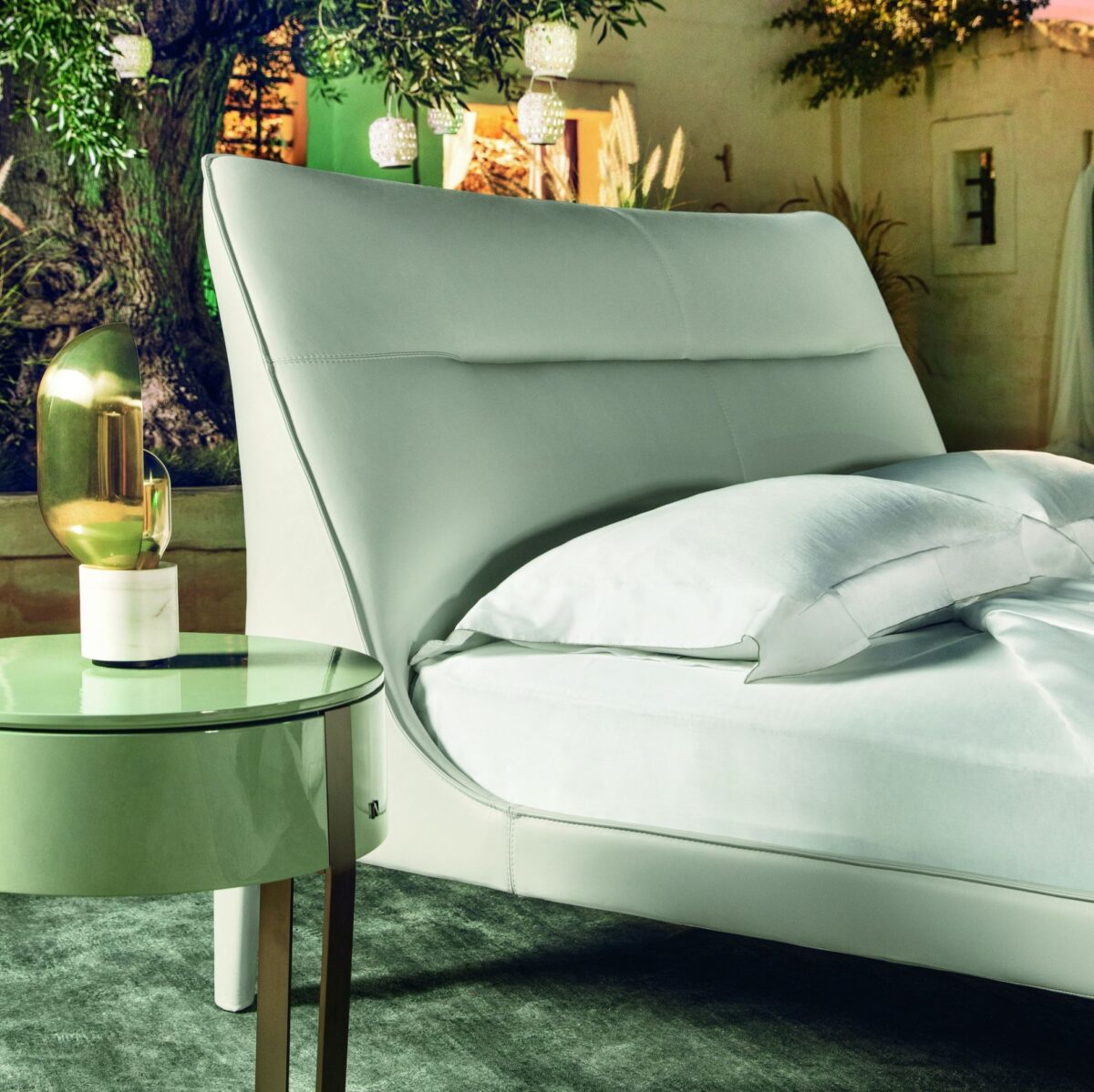 High-end Venere Sofa by Claudio Bellini for Natuzzi Italia, modern Italian living room furniture for Troy, Michigan.