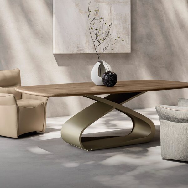 High-end Nodo dining table by Mauro Lipparini for Natuzzi Italia, modern Italian design for Troy, Michigan.