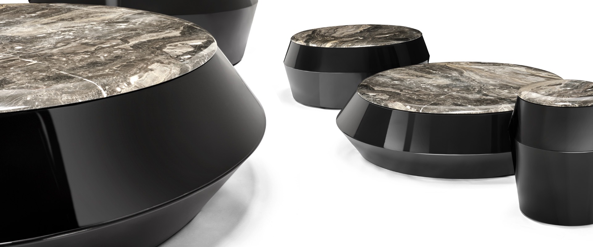 Ufo coffee table by Arketipo with sculptural base and round glass top