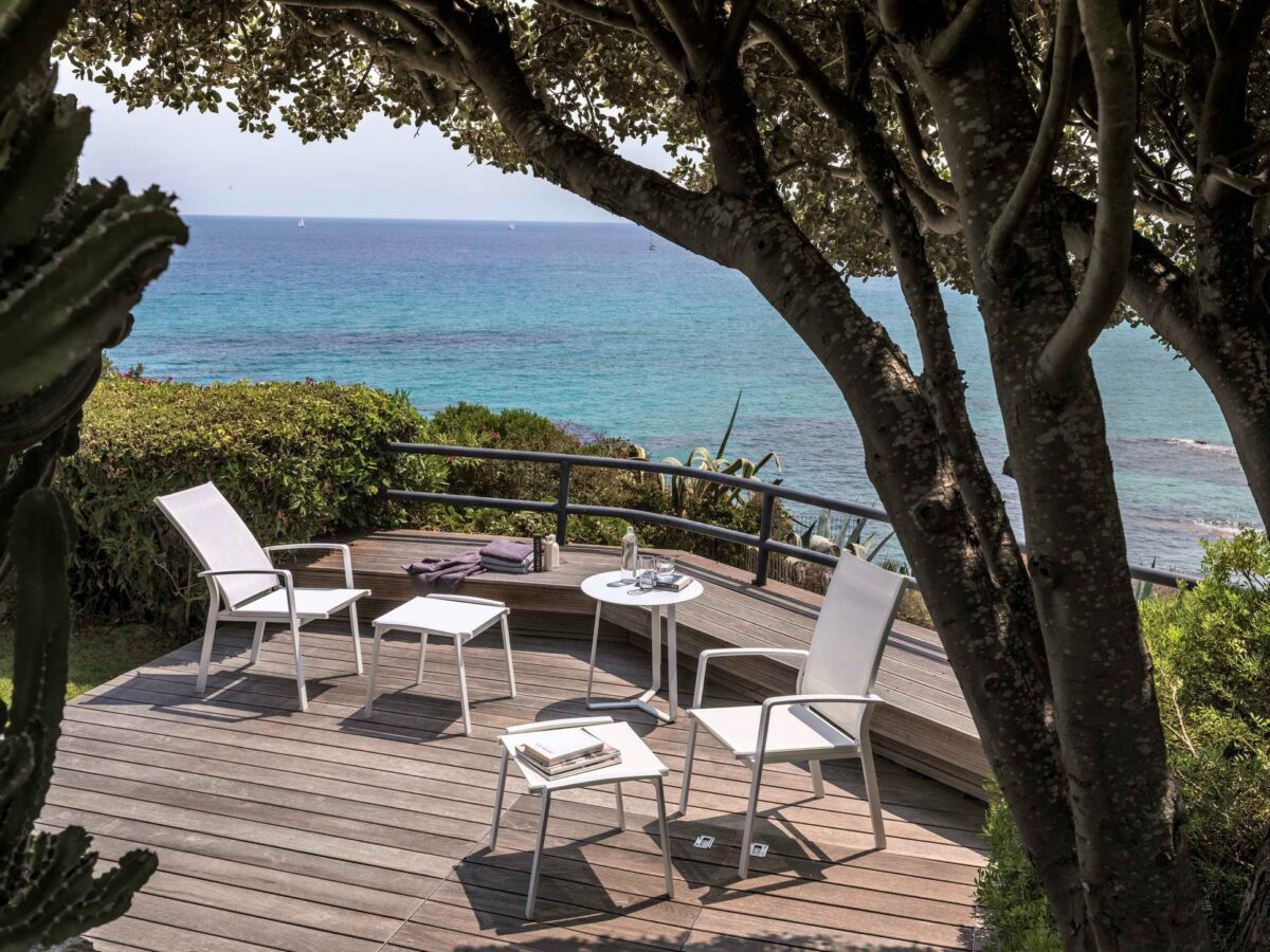 High-end Lady Bench from Talenti perfect for stylish gardens and terraces in Birmingham, Michigan