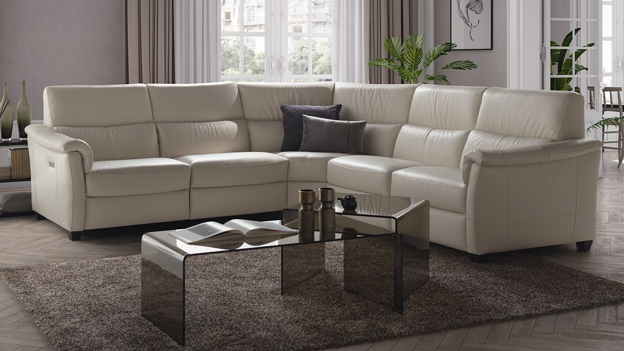Luxury contemporary Astuzia C130 sofa by Natuzzi Editions, high-end Italian design for Birmingham, Michigan.