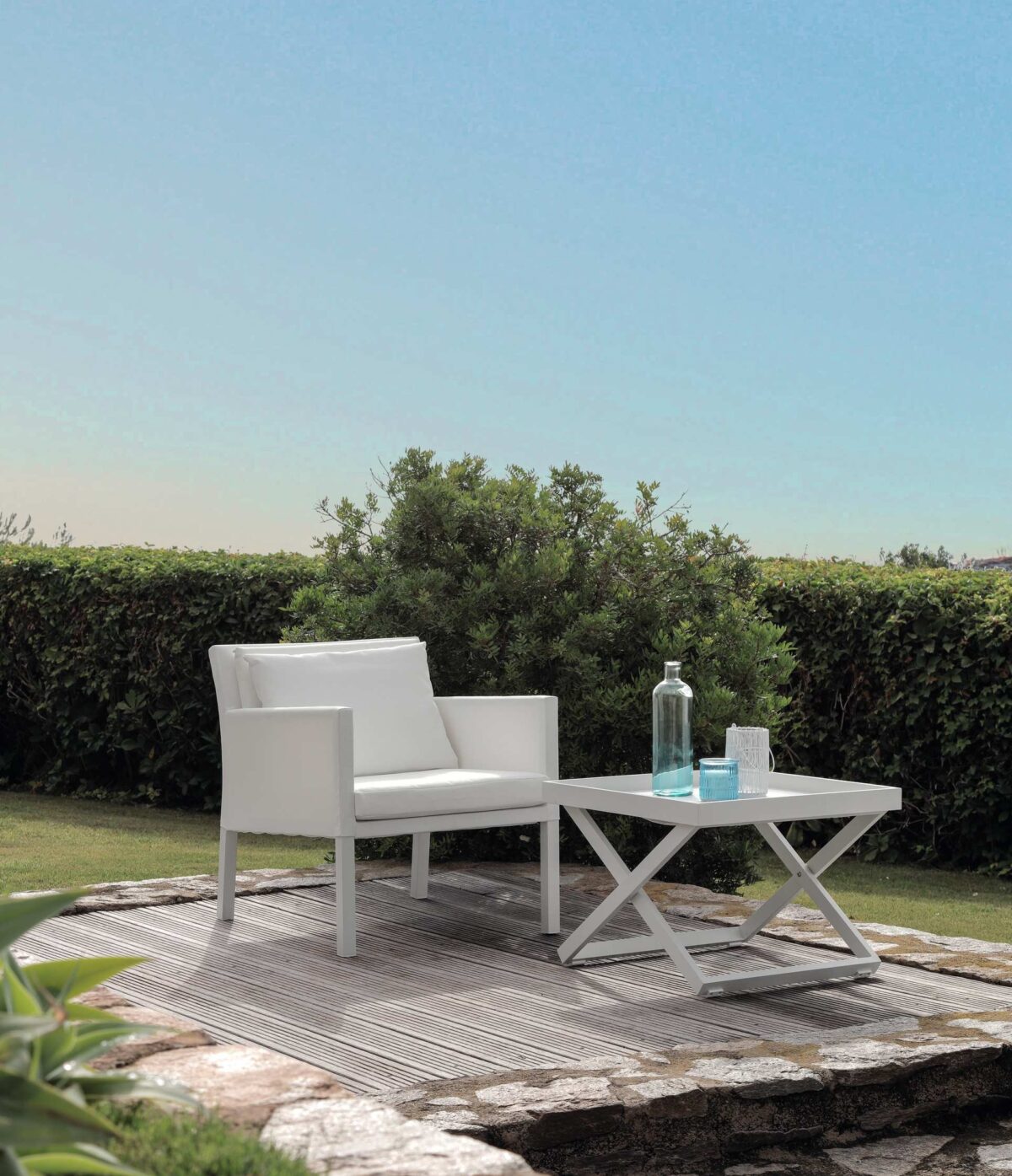 Elegant Step armchair suitable for luxury living spaces by Talentispa