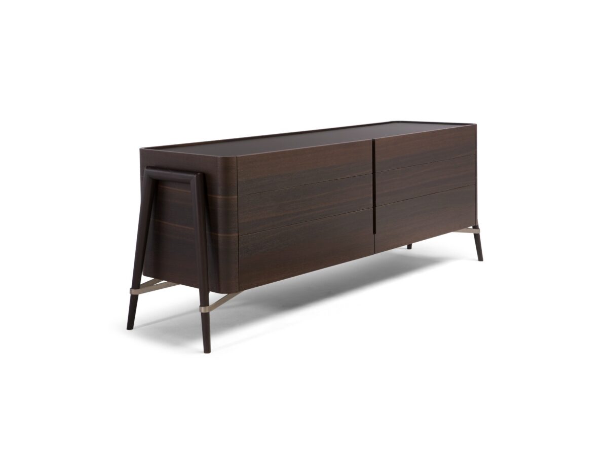 High-end Svevo Dining Collection by Manzoni and Tapinassi for Natuzzi Italia, modern Italian dining furniture for Troy, Michigan.