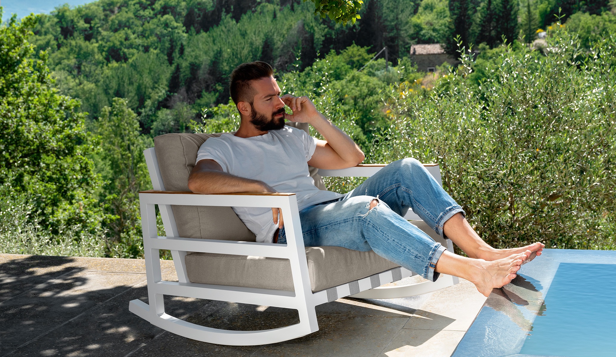 Alabama Alu Rocking Chair by Talenti – luxury Italian outdoor rocker with aluminum frame and padded cushions