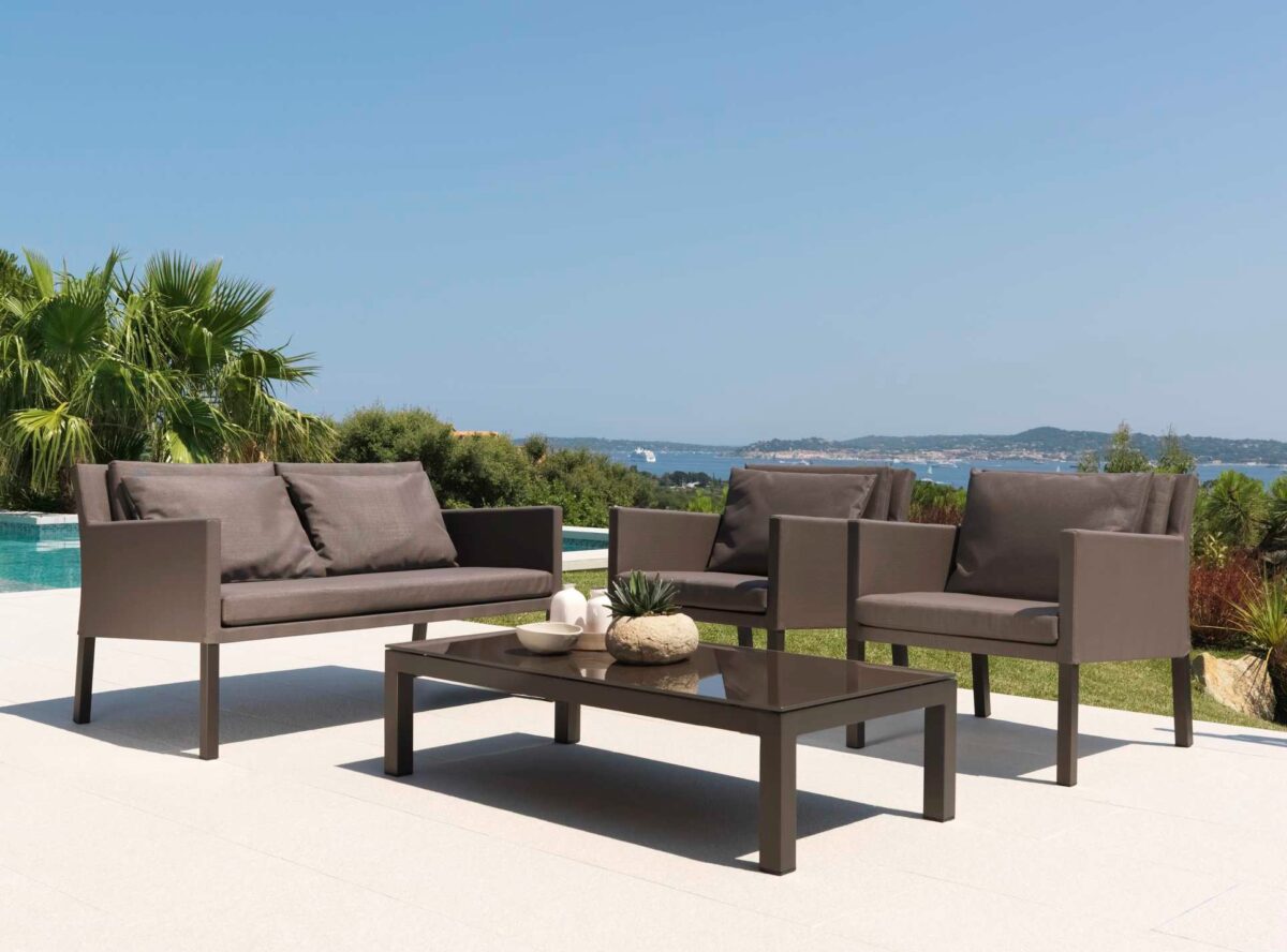 Contemporary Step armchair featuring sleek armrests by Talentispa