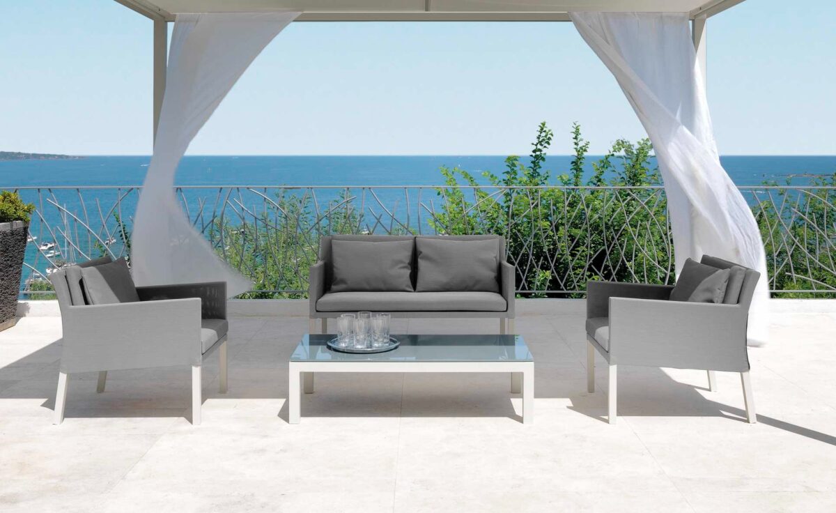 Italian Step living chair with minimalist styling by Talentispa