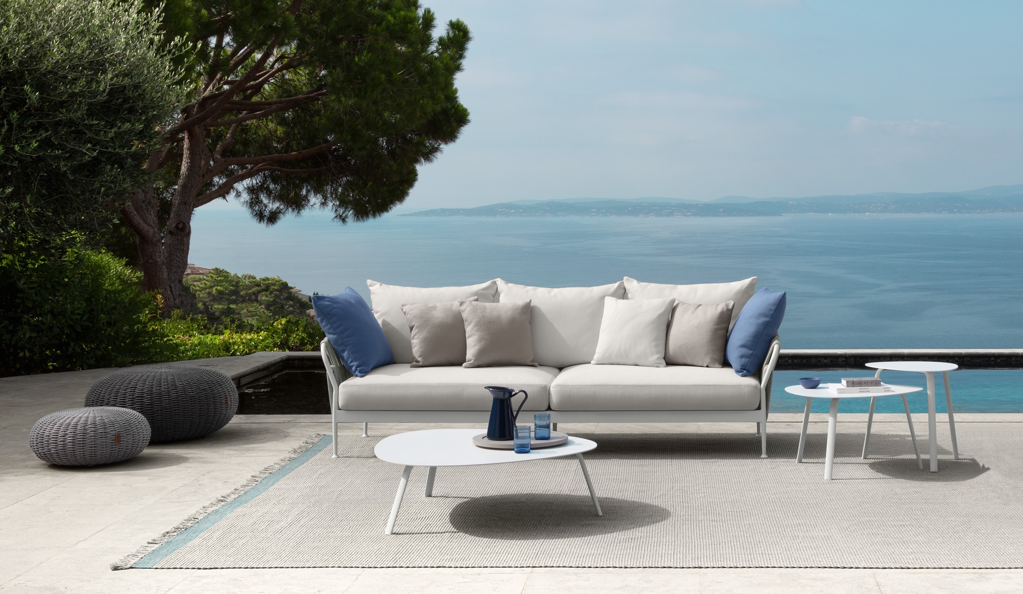 Modern Frame 3‑seater Sofa by Talentispa Italian design in Royal Oak Michigan showroom