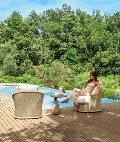 Nido Swivel Armchair by Talenti – luxury Italian armchair with 360-degree swivel base and padded cushions