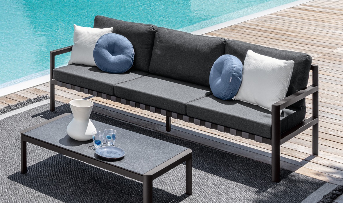 Modern Nunù Sofa 3-seater by Talentispa Italian design in Royal Oak Michigan showroom