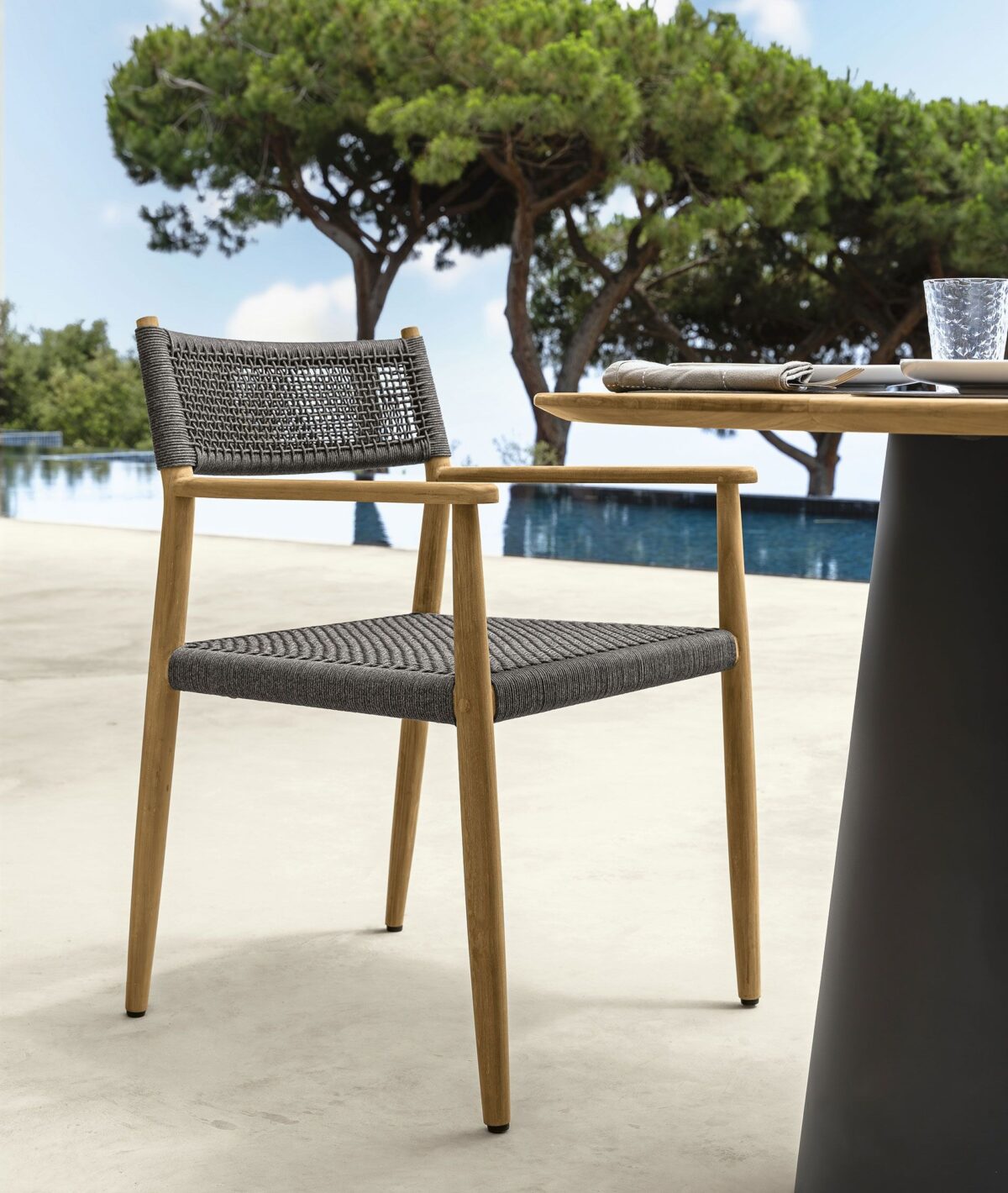 Outdoor Dolcevita Round Table D90 by Talenti designed for small spaces with maximum style and comfort