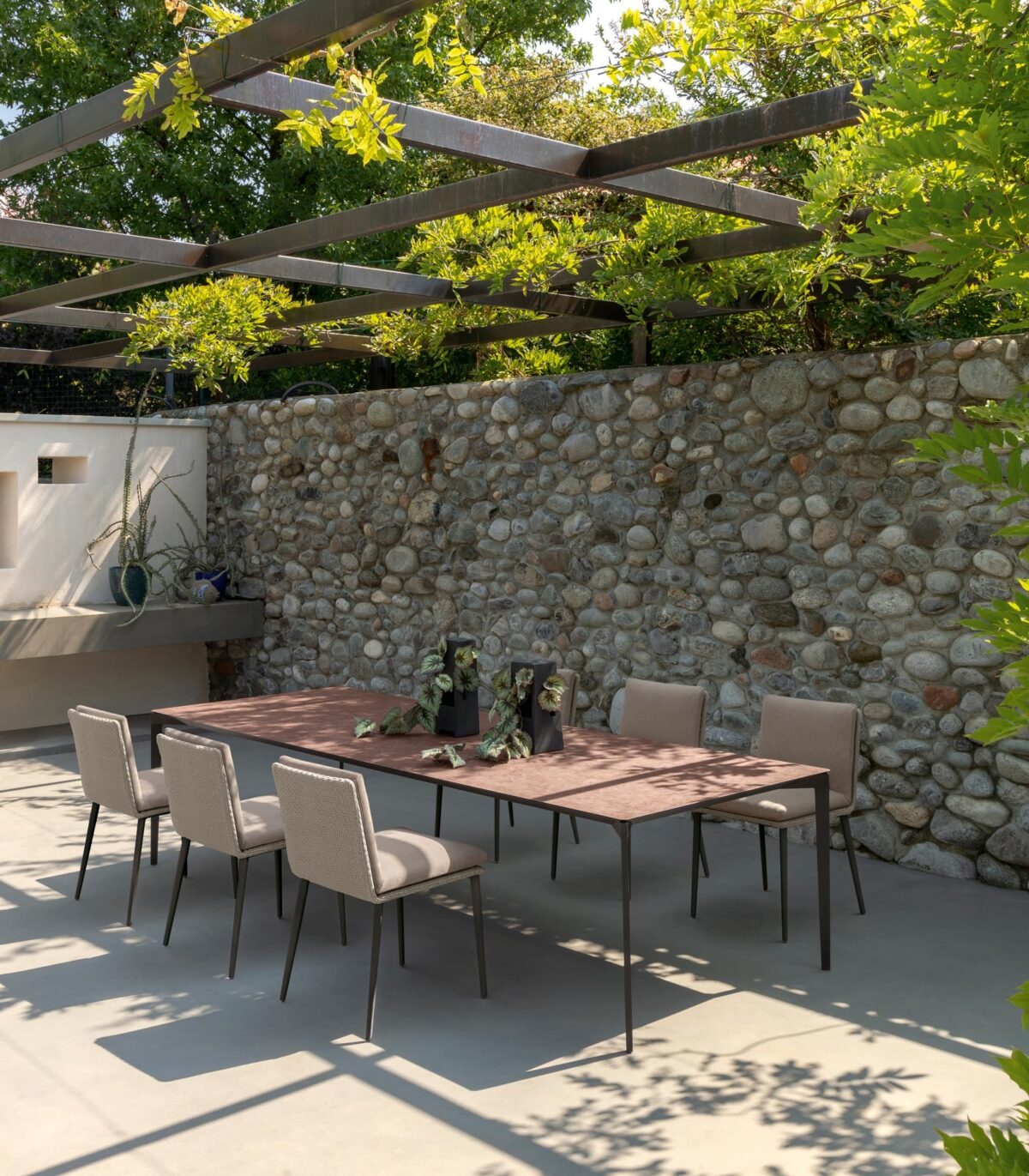 High-end outdoor Leaf Chair from Talenti providing contemporary flair and lasting performance